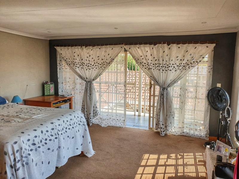 4 Bedroom Property for Sale in Miederpark North West